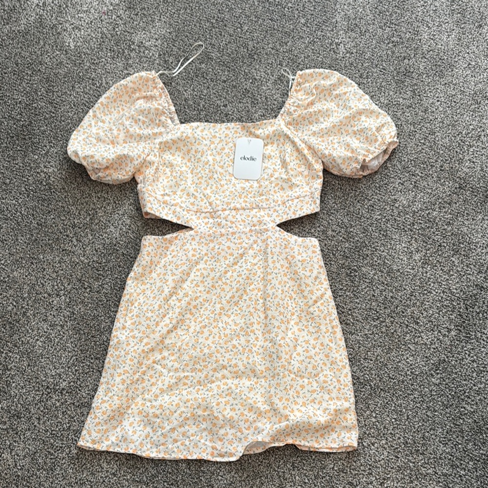 Elodie NWT  Floral Puff Sleeve Dress